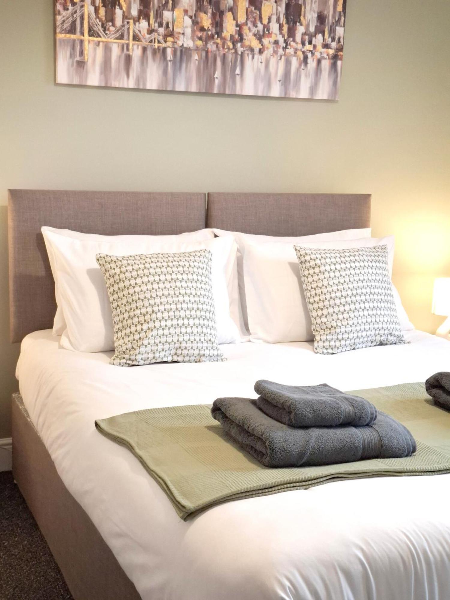 Modern Bright 3 Bedroom House Burton  ภายนอก รูปภาพ