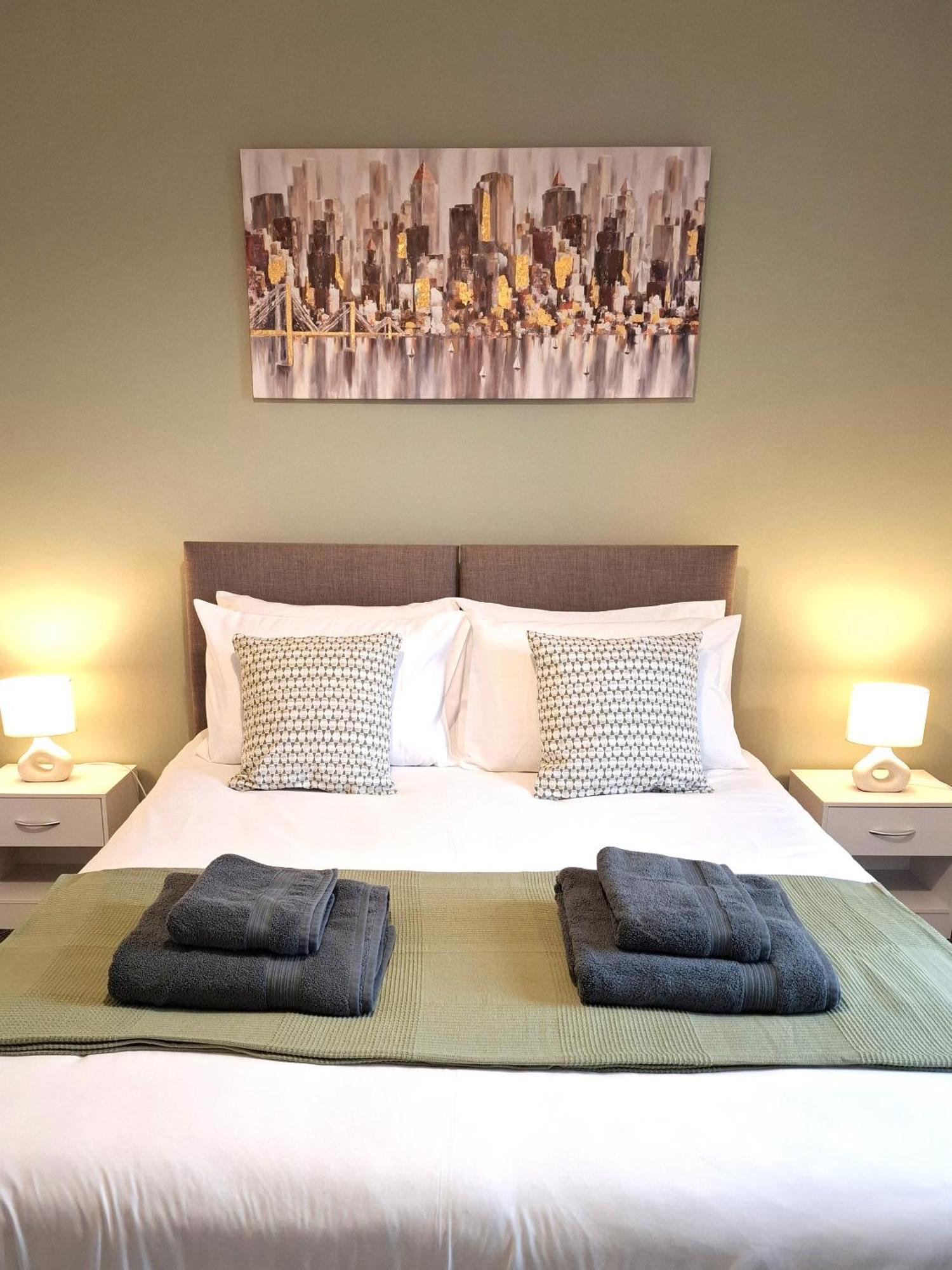 Modern Bright 3 Bedroom House Burton  ภายนอก รูปภาพ