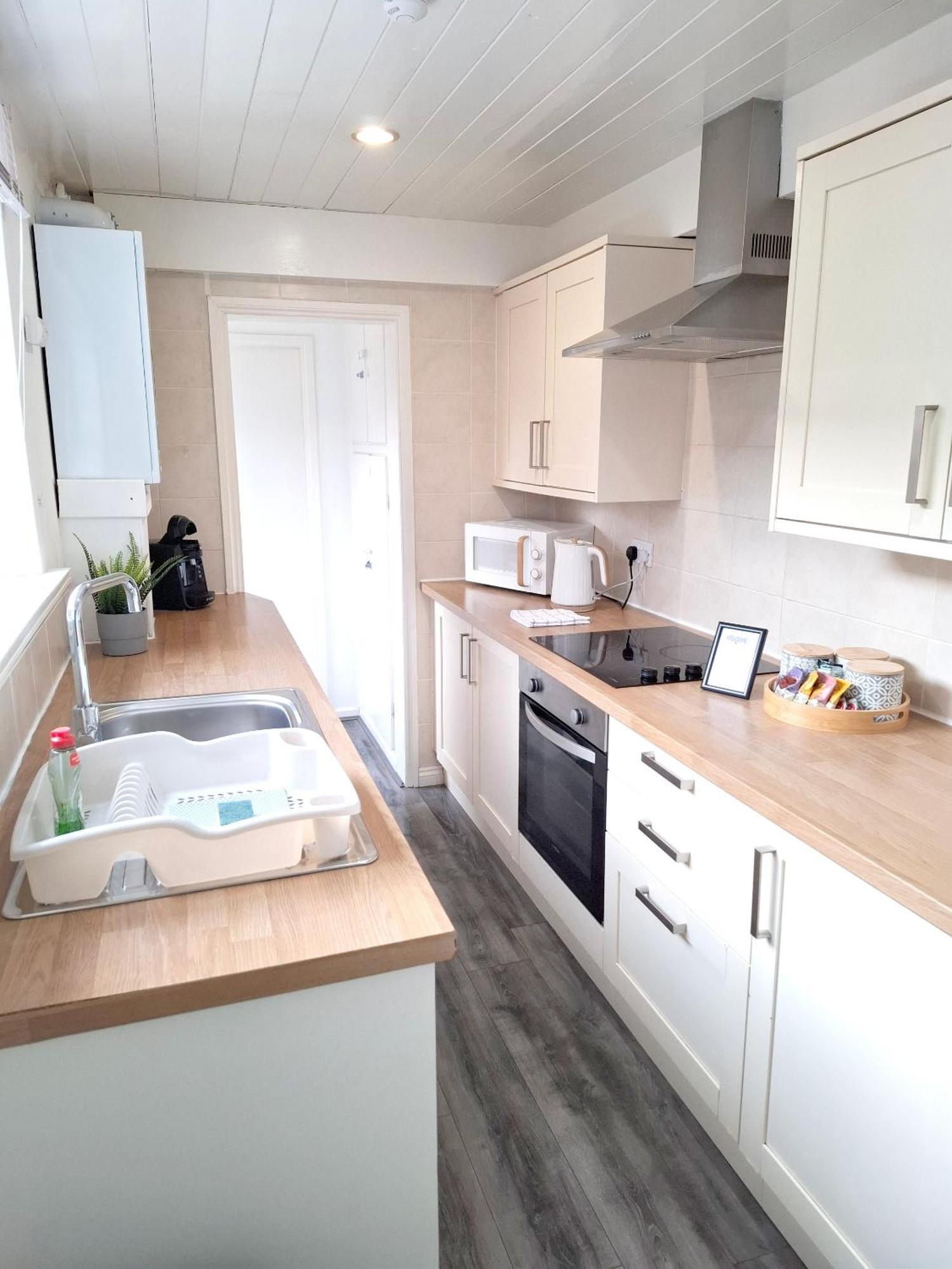 Modern Bright 3 Bedroom House Burton  ภายนอก รูปภาพ