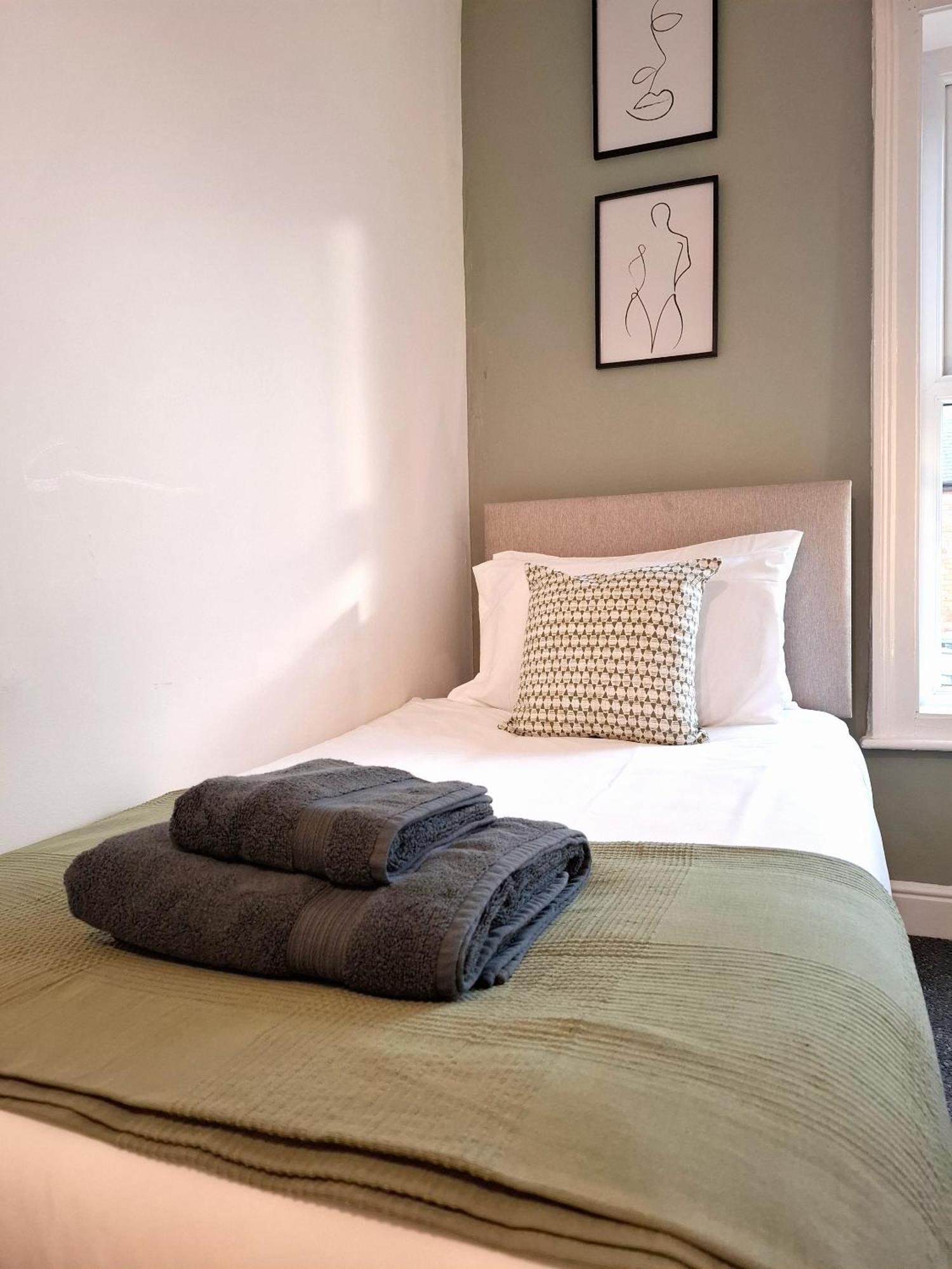 Modern Bright 3 Bedroom House Burton  ภายนอก รูปภาพ